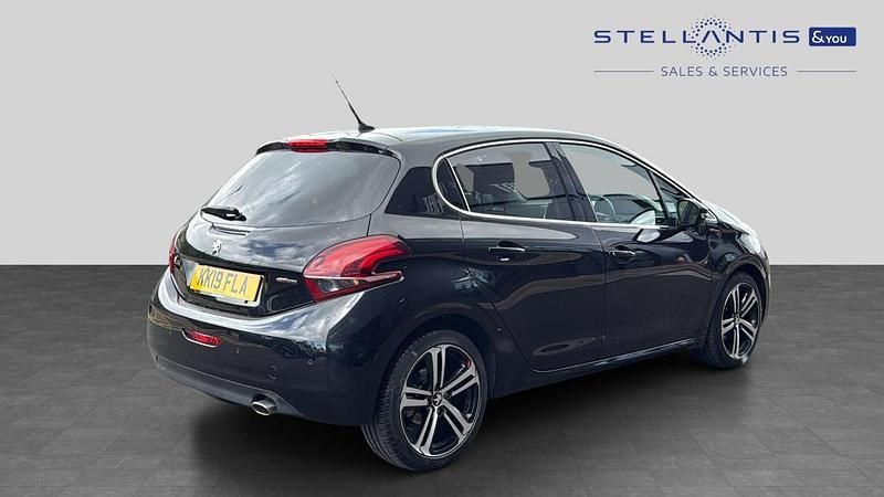 Used Peugeot 208 GT-line 108 HP (79 kW) 2019 Black Hatchback