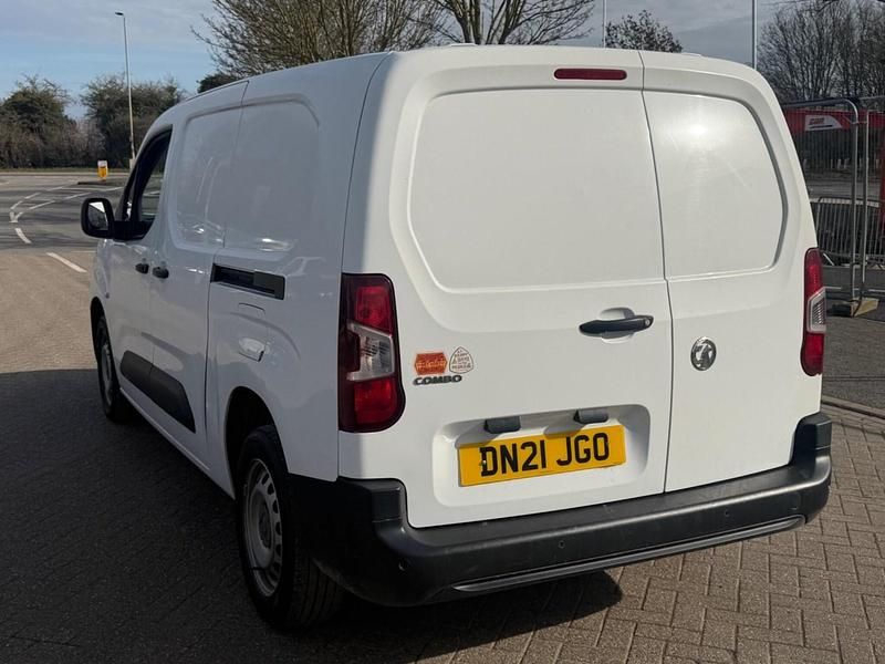 Used Vauxhall Combo 100 HP (73 kW) 2021 White MPV