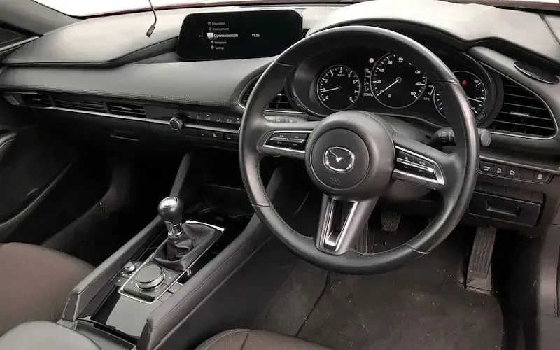 Gebraucht Mazda 3 122 PS (89 kW) 2022 Rot Kleinwagen