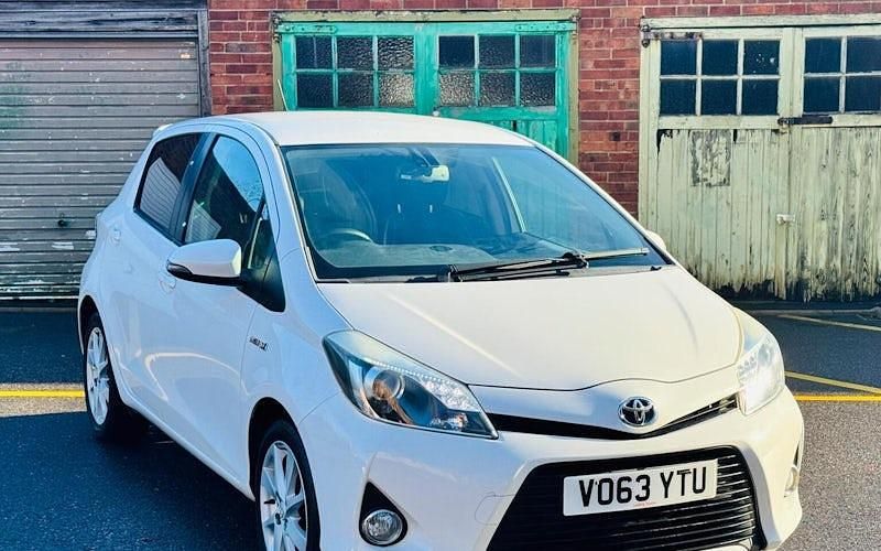 Used Toyota Yaris Hybrid 101 HP (74 kW) 2013 Hatchback