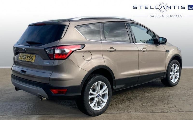 Usado Ford Kuga Titanium 150 CV (110 kW) 2018 Gris SUV