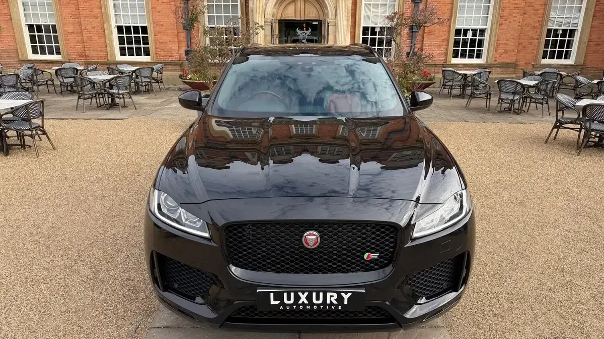 Used Jaguar F-Pace Chequered Flag 180 HP (132 kW) 2019 Black SUV