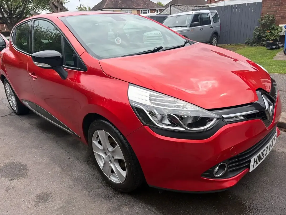 Usado Renault Clio IV Dynamique 75 HP (55 kW) 2013 Vermelho Citadino
