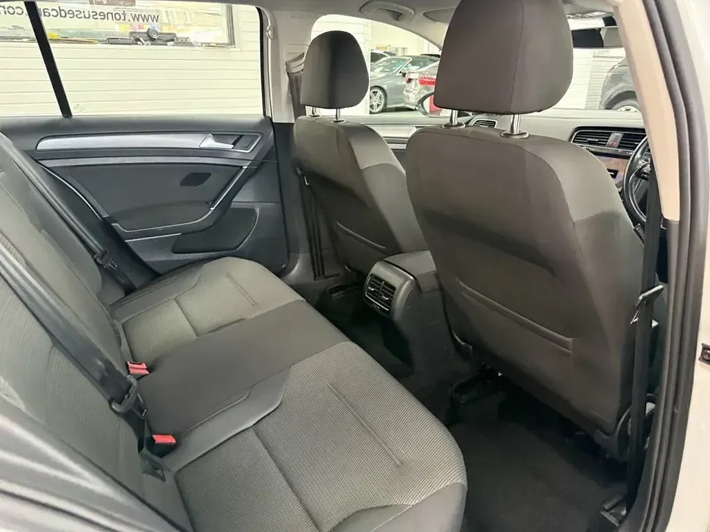 Used VW e-Golf 99 kW (135 HP) 2019 White Hatchback