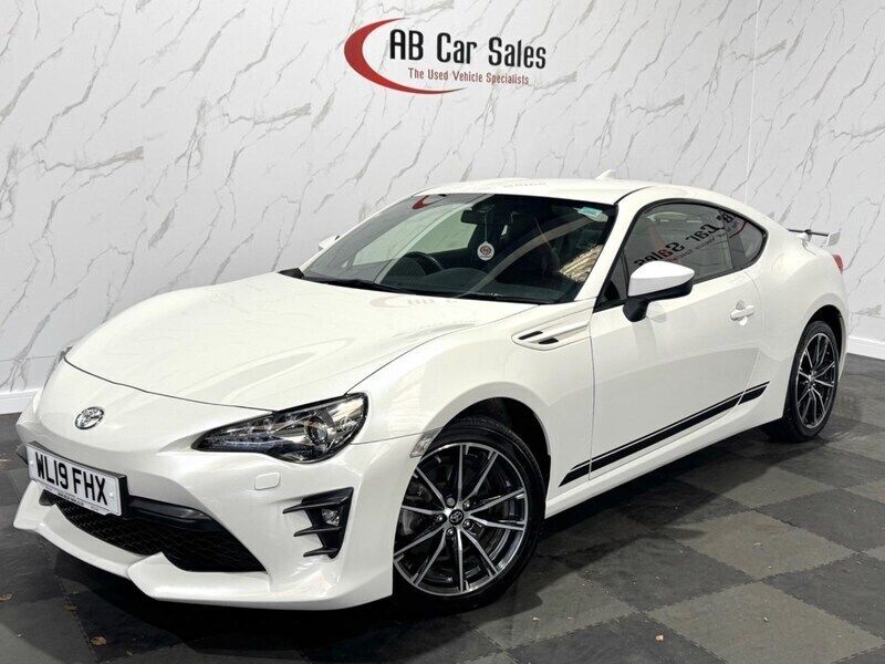White Used 2019 Toyota GT86 GT Coupe | £19,799 (Fair price) - Image 1/3