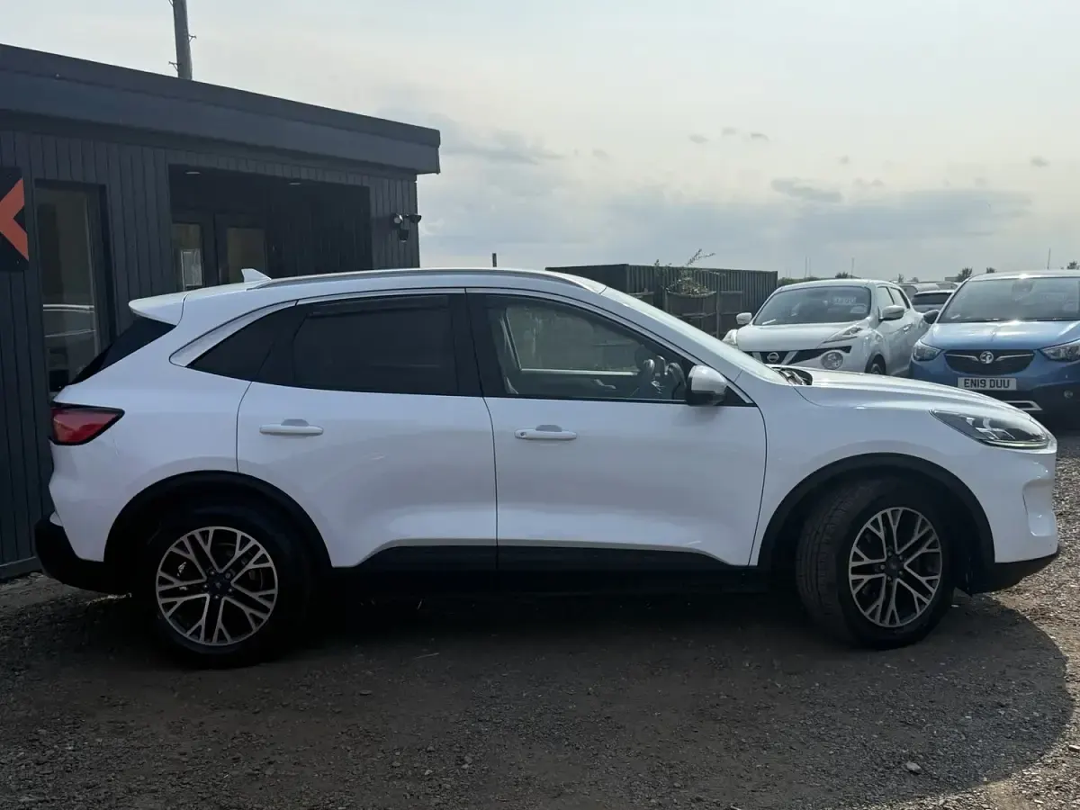 Used Ford Kuga Titanium 190 HP (139 kW) 2021 White SUV