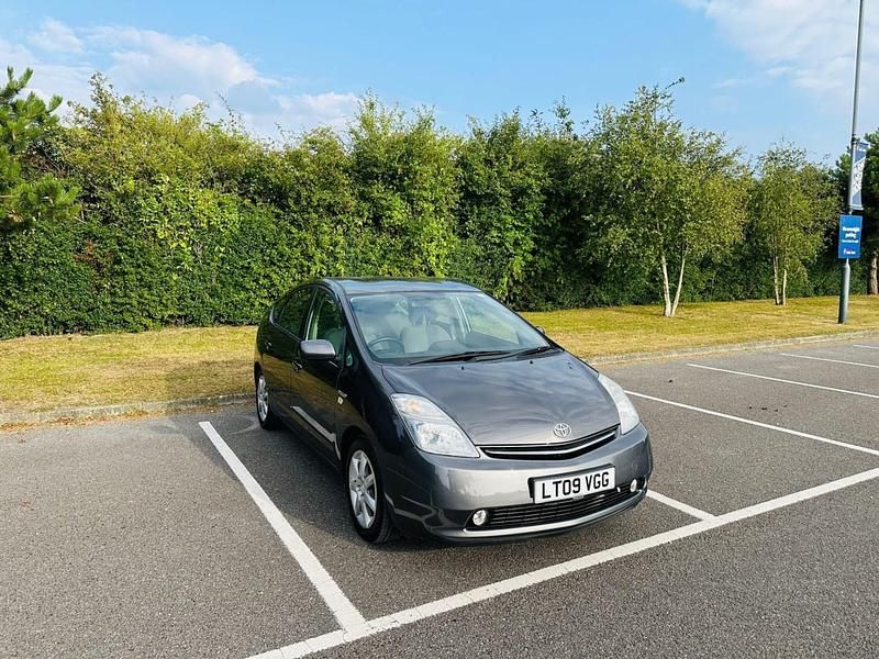 Grey Used 2009 Toyota Prius Hatchback | £5,000 (A bit pricey) - Image 1/4