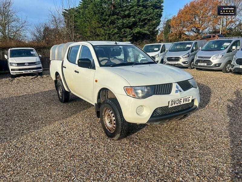 Used Mitsubishi L200 134 HP (98 kW) 2006 White Pickup