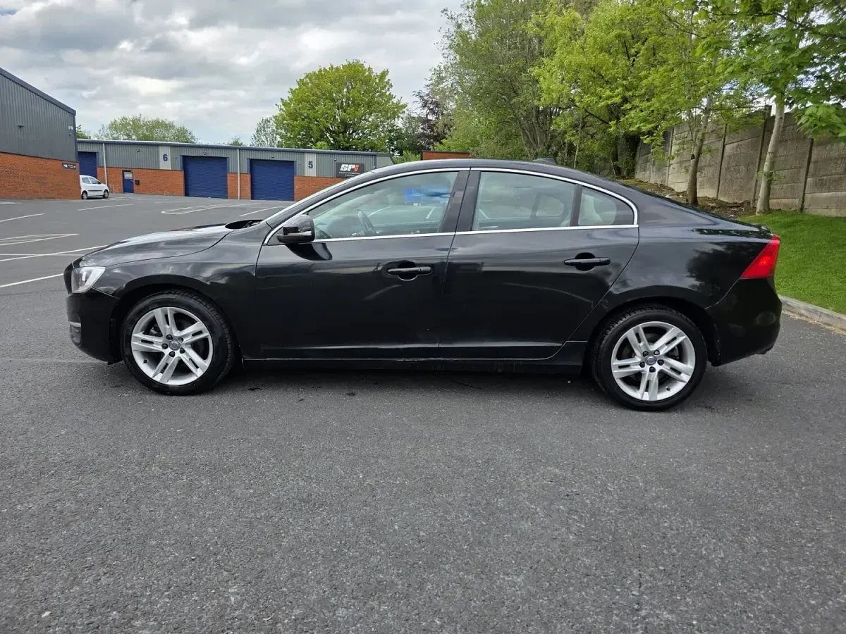 Used Volvo S60 SE 2016 Black Sedan