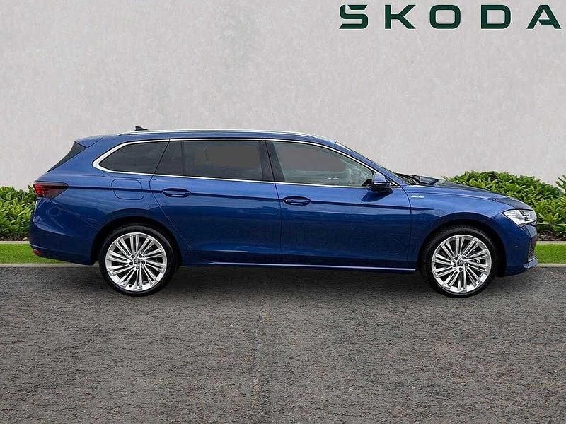 Used Skoda Superb LAURIN & KLEMENT 193 HP (141 kW) 2025 Blue Estate