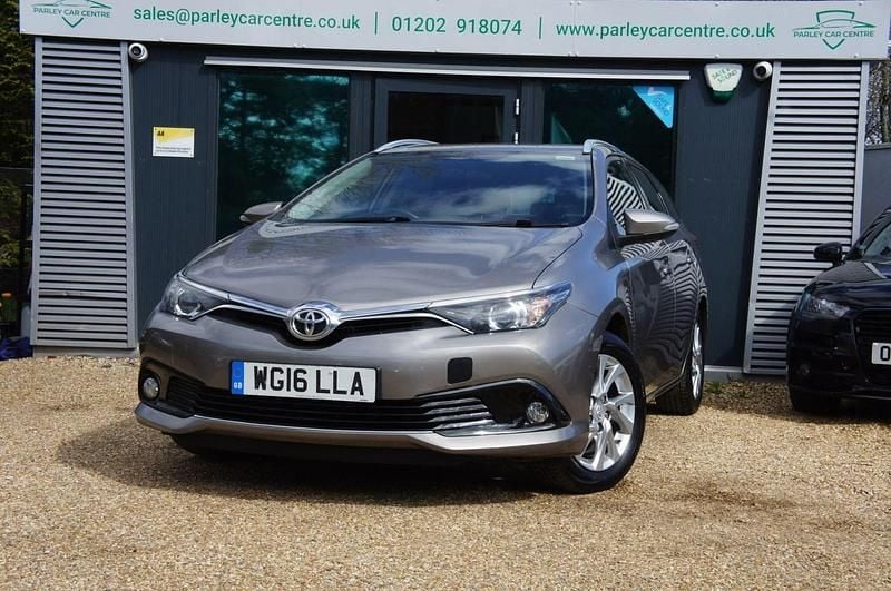 Used Toyota Auris Business Edition 116 HP (85 kW) 2016 Bronze Estate
