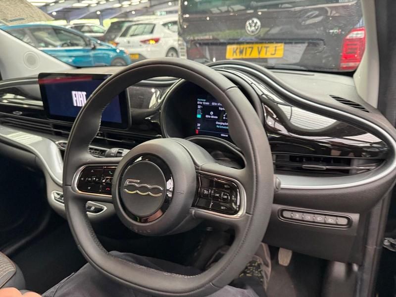 Second-hand Fiat 500e Icon 86 kW (118 CP) 2022 Negru Hatchback