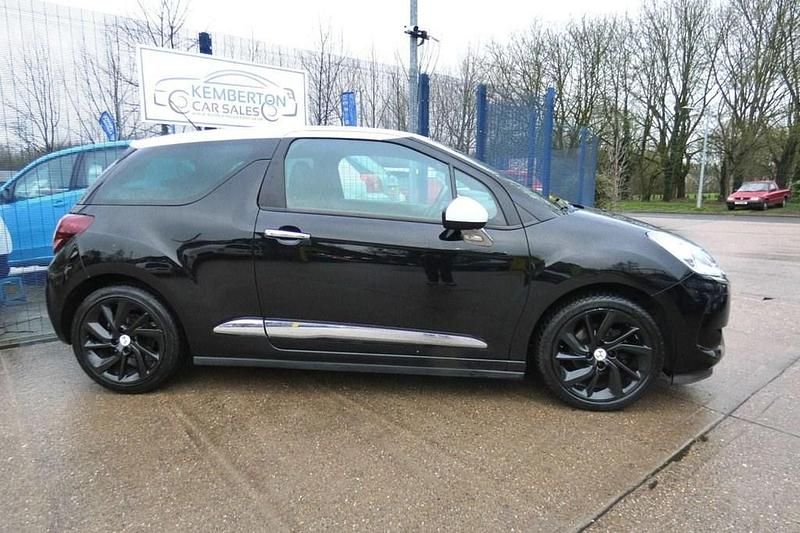 Used DS Automobiles DS3 Connected Chic 100 HP (73 kW) 2018 Black Hatchback
