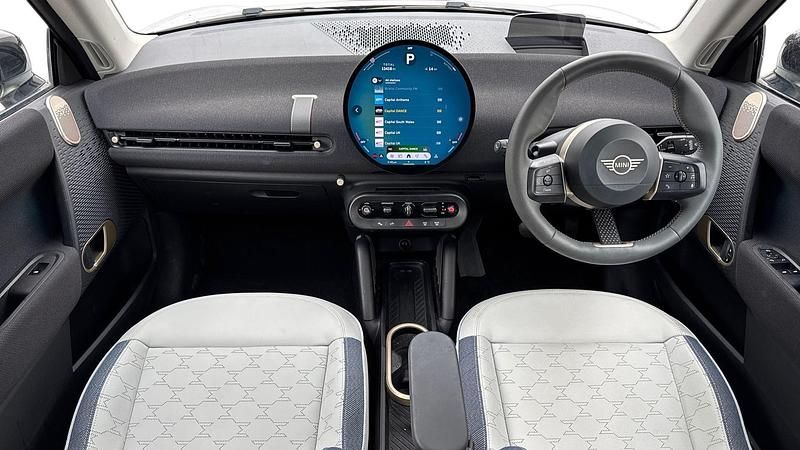 Begagnad Mini Cooper Hatch 133 kW (181 HK) 2024 Vit Halvkombi