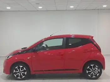 Used Toyota Aygo Trend 72 HP (52 kW) 2019 Red Hatchback