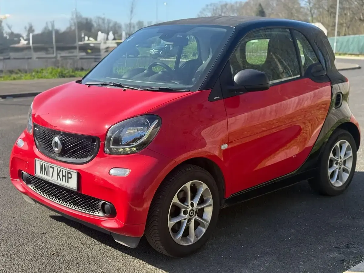 Usado Smart ForTwo Coupé Passion 71 HP (52 kW) 2017 Vermelho Coupé