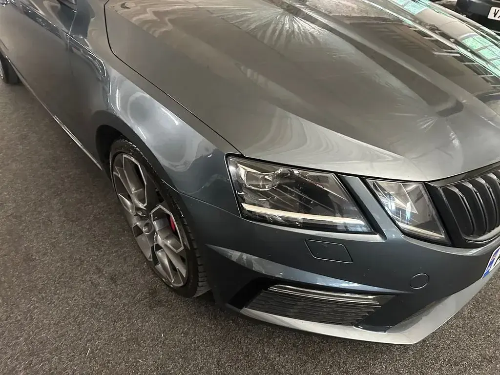 Used Skoda Octavia vRS 230 HP (169 kW) 2017 Grey Estate