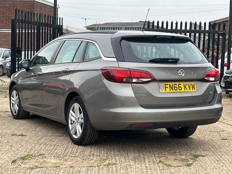 Used Vauxhall Astra Design Edition 110 HP (80 kW) 2016 Grey Estate