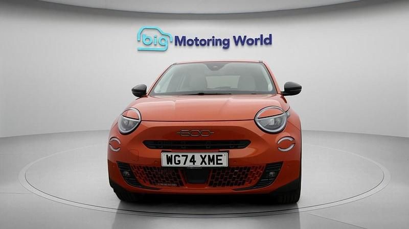 Used Fiat 600 La Prima 100 HP (73 kW) 2024 Orange SUV
