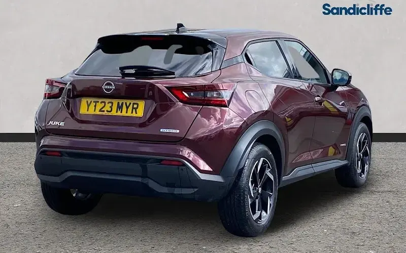 Begagnad Nissan Juke N-Connecta 143 HK (105 kW) 2023 Röd SUV