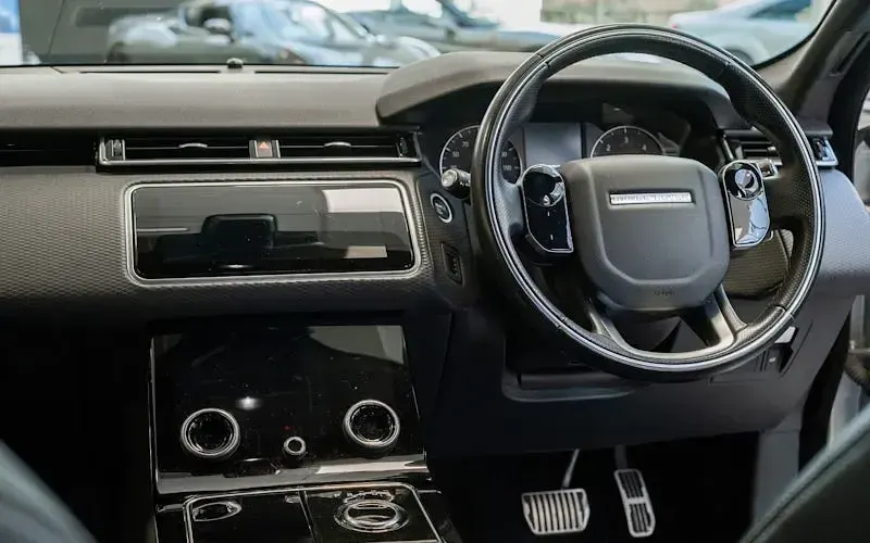Used Land Rover Range Rover Velar R-Dynamic 241 HP (177 kW) 2020 SUV