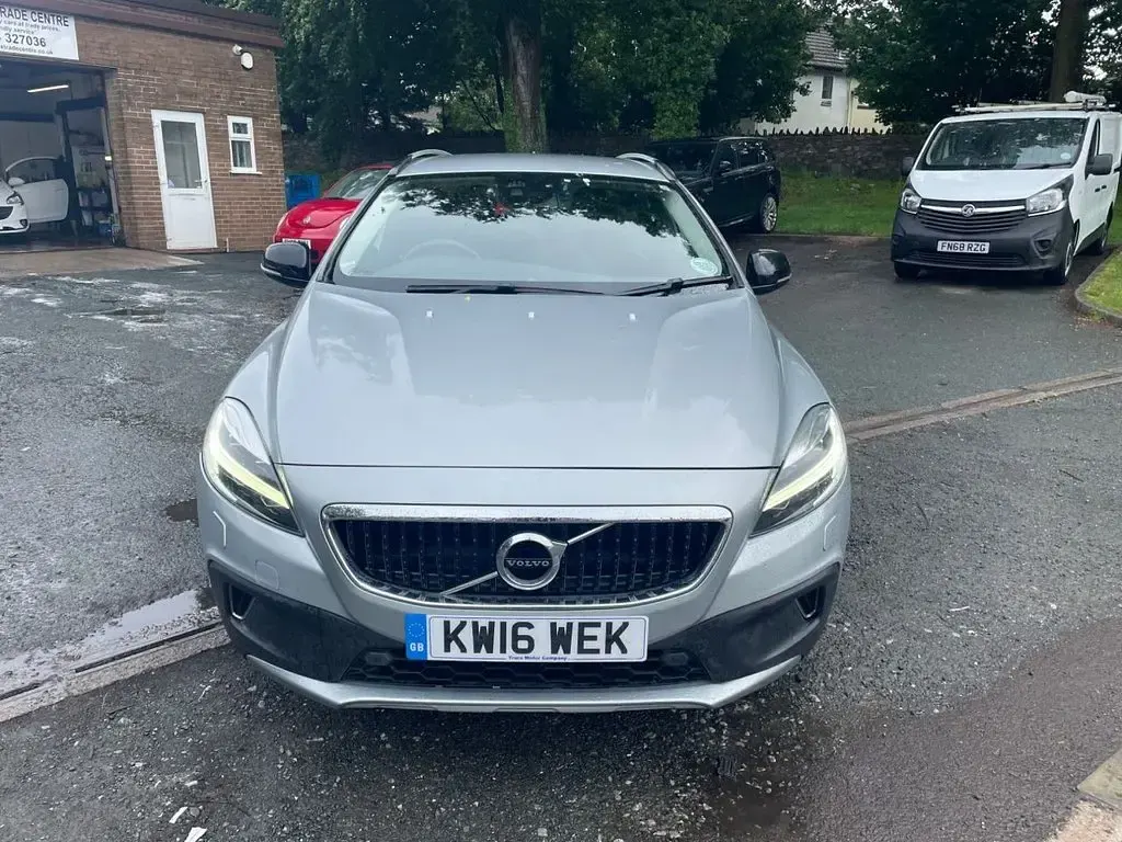 Used Volvo V40 Pro 150 HP (110 kW) 2016 Silver Hatchback