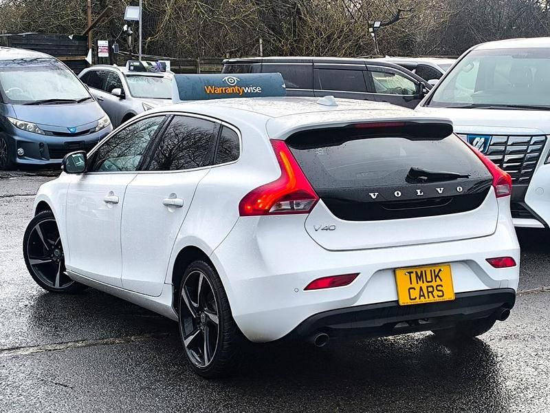 Used Volvo V40 SE 180 HP (132 kW) 2014 White Hatchback