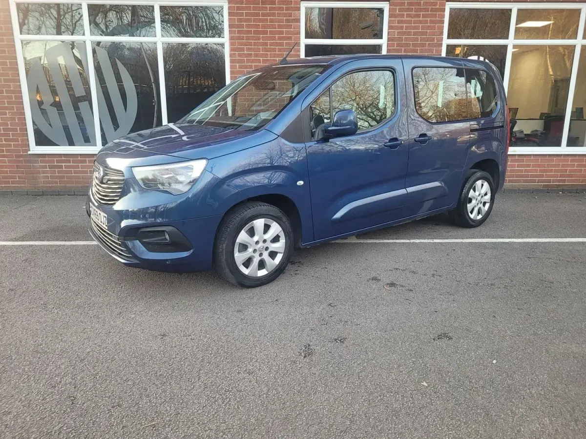 Usado Vauxhall Combo S 100 CV (73 kW) 2019 Azul Monovolumen