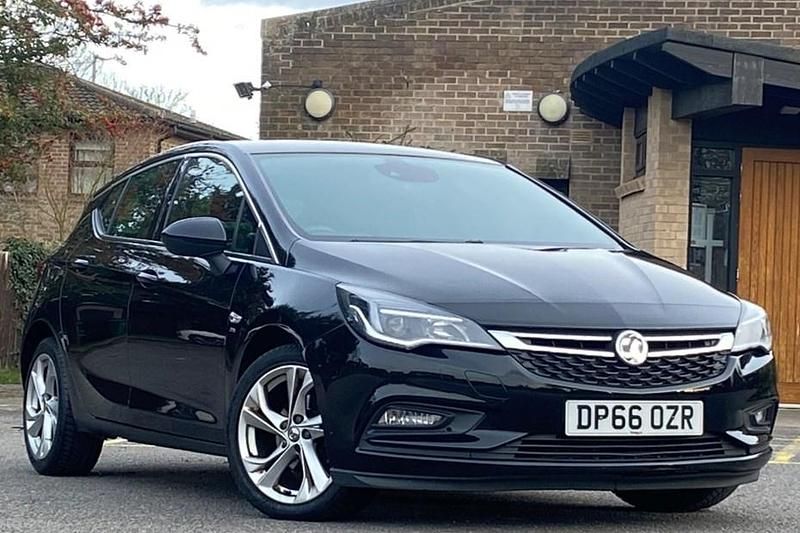 Used Vauxhall Astra SRi 105 HP (77 kW) 2016 Black Hatchback