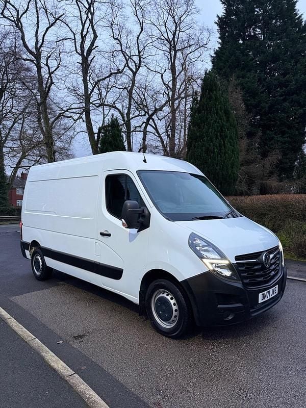 Used Vauxhall Movano 135 HP (99 kW) 2021 White MPV
