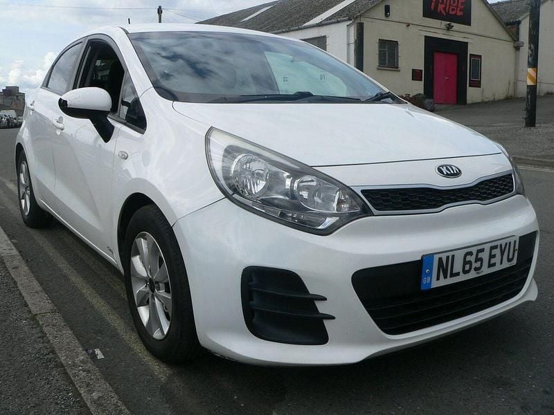 White Used 2015 Kia Rio Hatchback | £4,995 (Fair price) - Image 1/4
