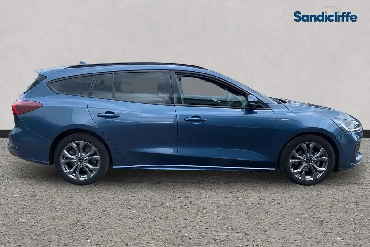Used Ford Focus ST-Line 125 HP (91 kW) 2023 Blue Estate