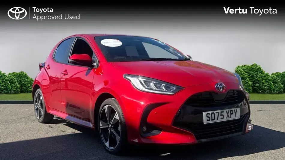 Begagnad Toyota Yaris Hybrid 131 HK (96 kW) 2025 Halvkombi