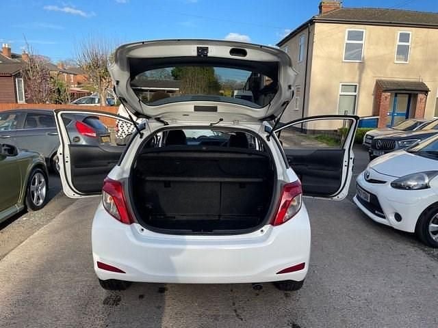 Used Toyota Yaris Trend 101 HP (74 kW) 2012 White Hatchback