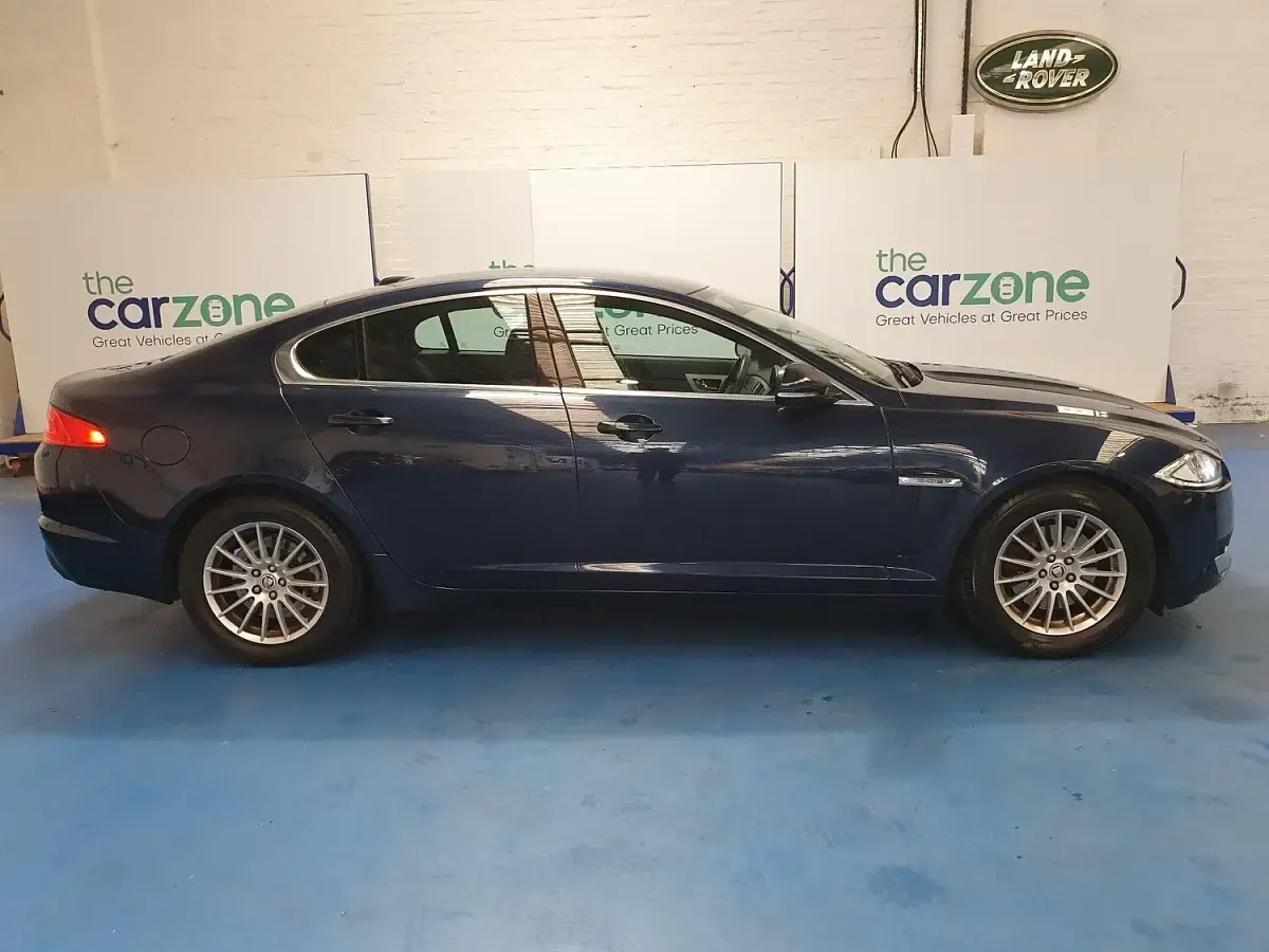 Used Jaguar XF SE 2012 Blue Sedan
