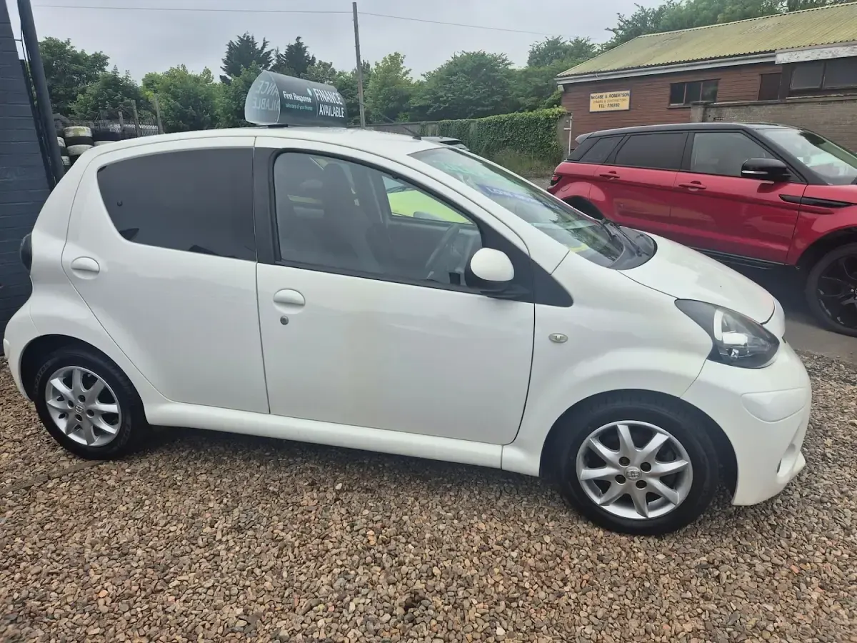 Used Toyota Aygo 68 HP (50 kW) 2013 White Hatchback