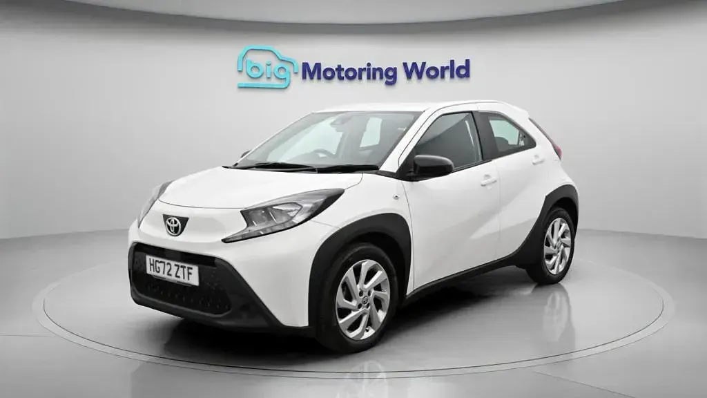 Used Toyota Aygo X PURE 72 HP (52 kW) 2023 White SUV