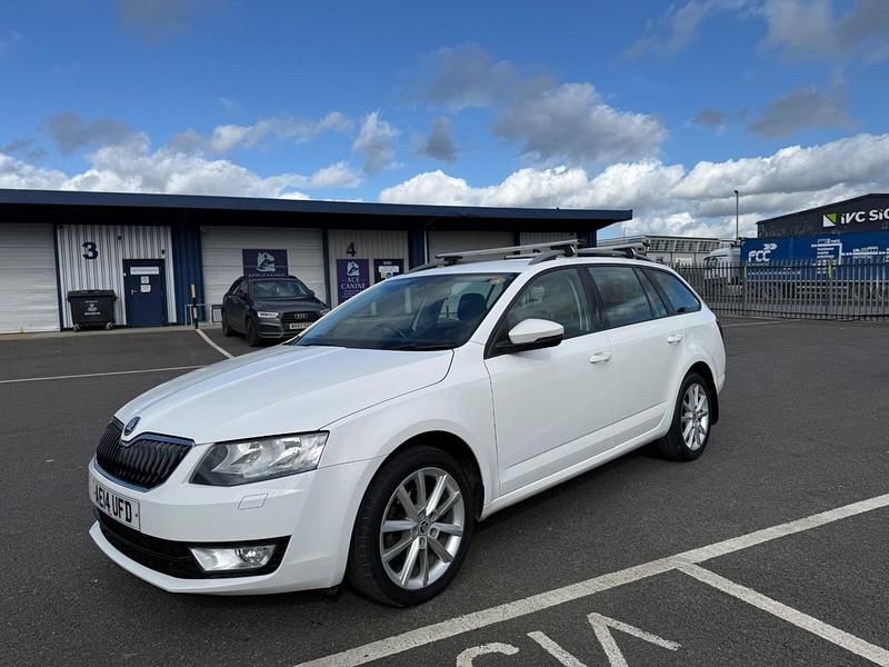 Used Skoda Octavia Elegance 2014 White Hatchback