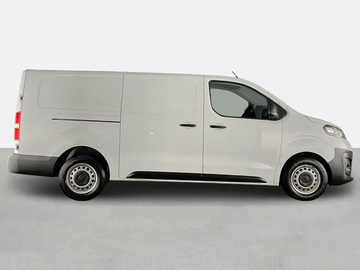 Second-hand Vauxhall Vivaro 100 CP (73 kW) 2023 Alb Monovolum