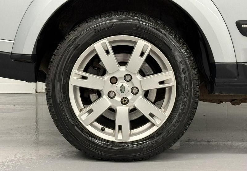 Used Land Rover Discovery 4 245 HP (180 kW) 2010 Silver SUV