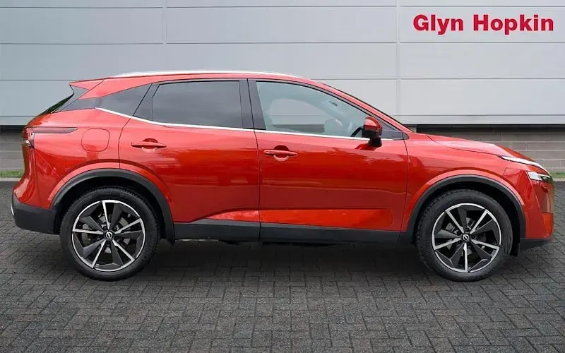 Used Nissan Qashqai Tekna 140 HP (102 kW) 2022 Red SUV