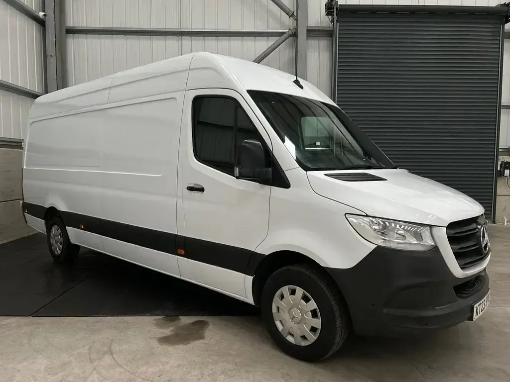 Używany Mercedes Sprinter Premium 150 KM (110 kW) 2023 Biały Van