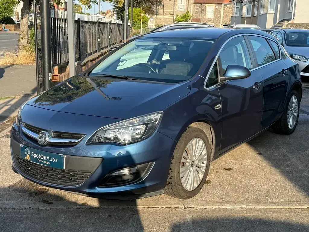 Used Vauxhall Astra Excite 2014 Blue Hatchback