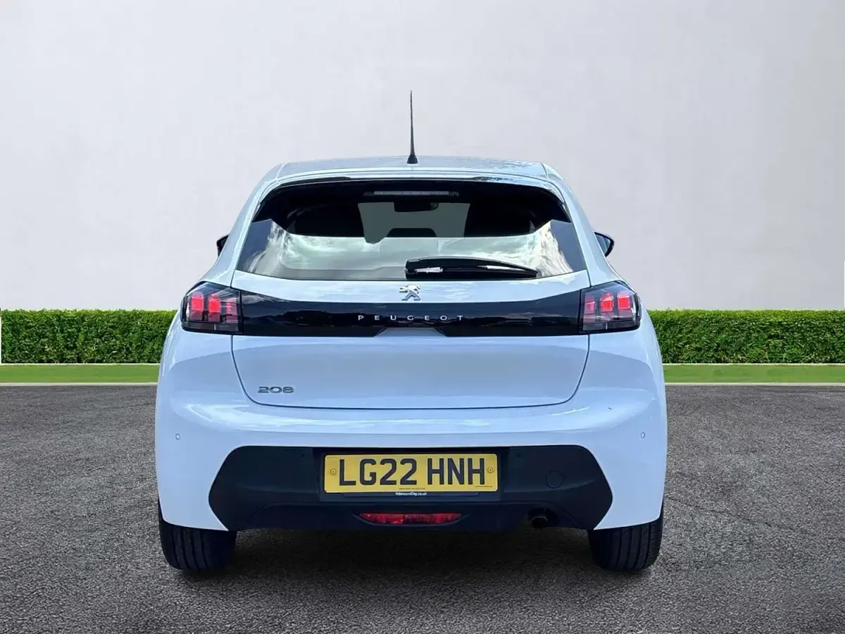 Used Peugeot 208 Active Premium 100 HP (73 kW) 2022 White Hatchback