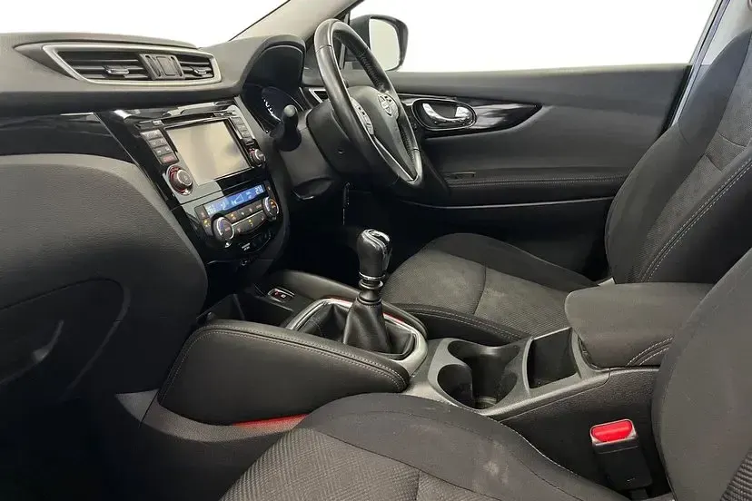 Used Nissan Qashqai Acenta 110 HP (80 kW) 2016 Grey SUV