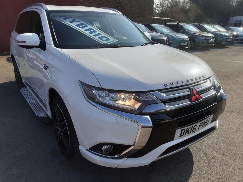 Used Mitsubishi Outlander P-HEV 2016 White Estate