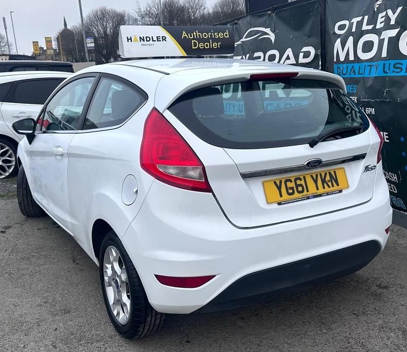 Used Ford Fiesta Zetec 96 HP (70 kW) 2012 White Hatchback