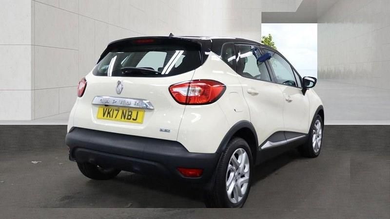 Second-hand Renault Captur Dynamique 90 CP (66 kW) 2016 Alb SUV