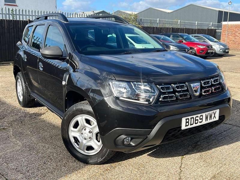 Black Used 2019 Dacia Duster Essentiel SUV | £8,981 (Good price) - Image 1/4