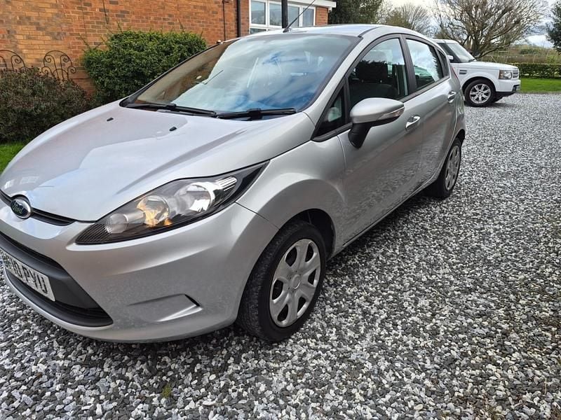 Used Ford Fiesta 82 HP (60 kW) 2010 Silver Hatchback